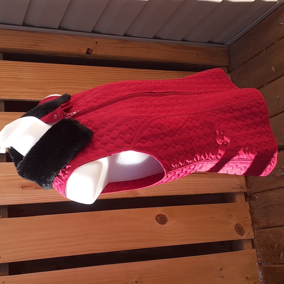 Quilted Vest w/ Removable Faux Fur Collar - Picture 3 of 11